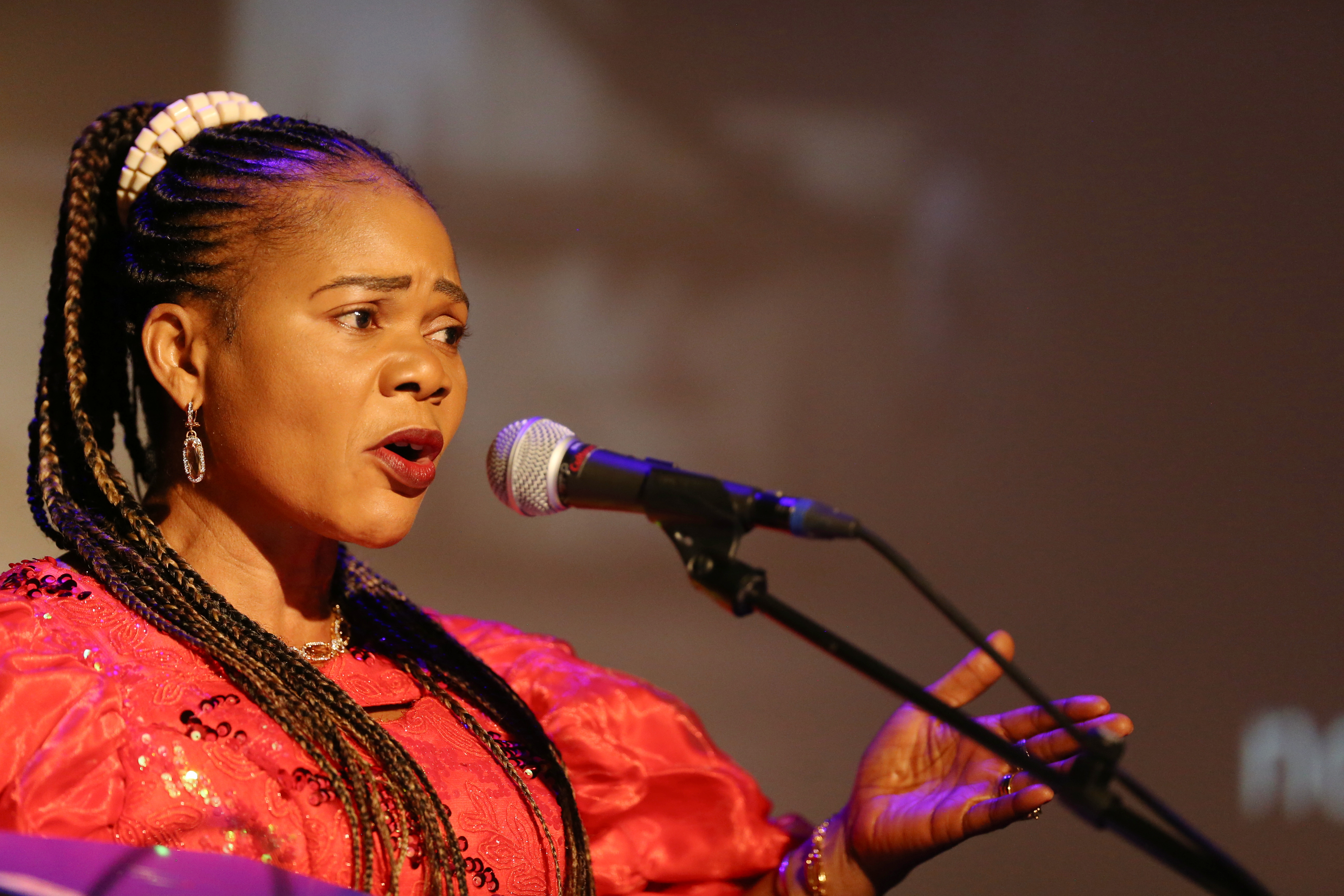 Princess Inyang Okokon ontvangt Vredesprijs stad Ieper